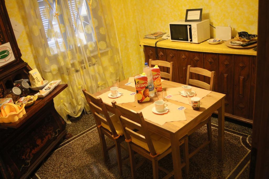 Bed & Breakfast La Rosa Dei Venti Genua Rum bild
