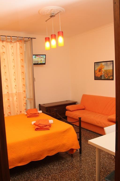 Bed & Breakfast La Rosa Dei Venti Genua Rum bild
